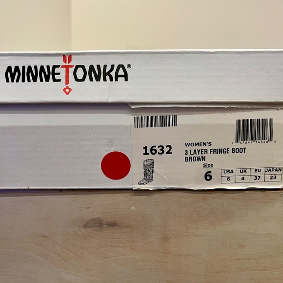 Minnetonka 3 Layer Fringe Brown Boots - Picture 10 of 11